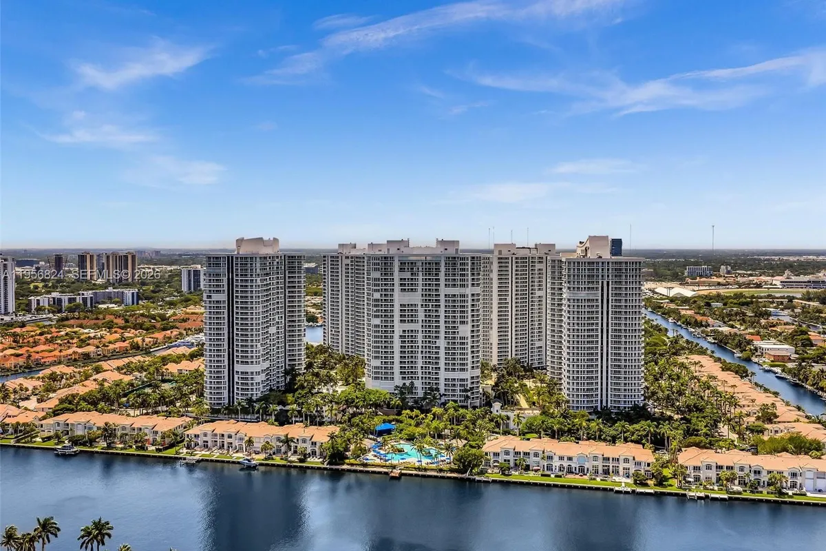 21200 Point Pl, Aventura FL 33180