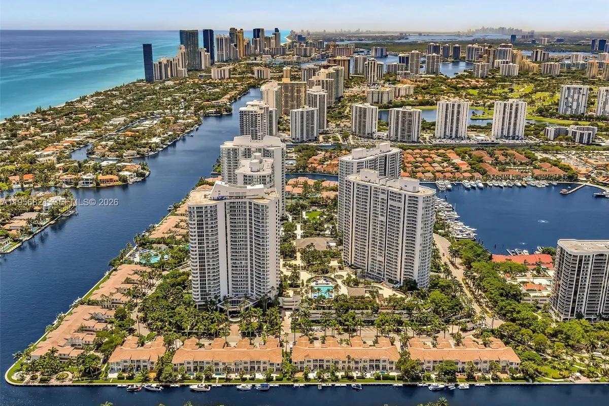 21200 Point Pl, Aventura FL 33180