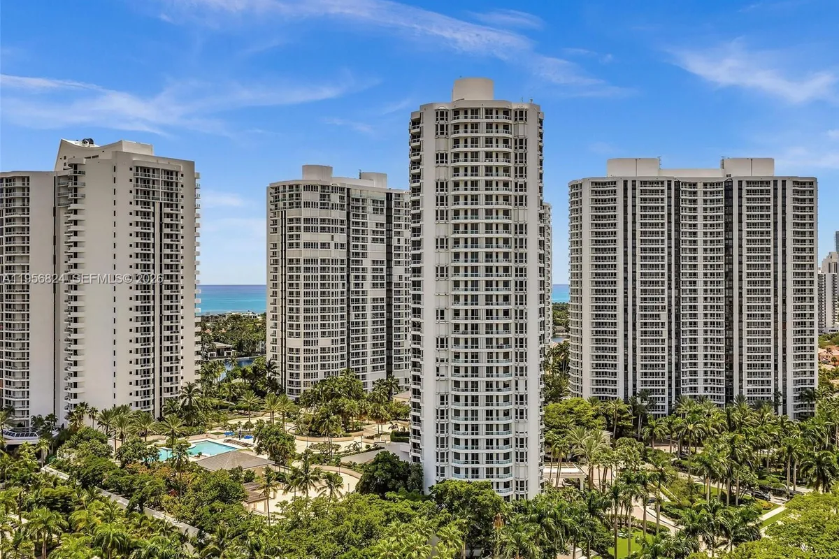 21200 Point Pl, Aventura FL 33180