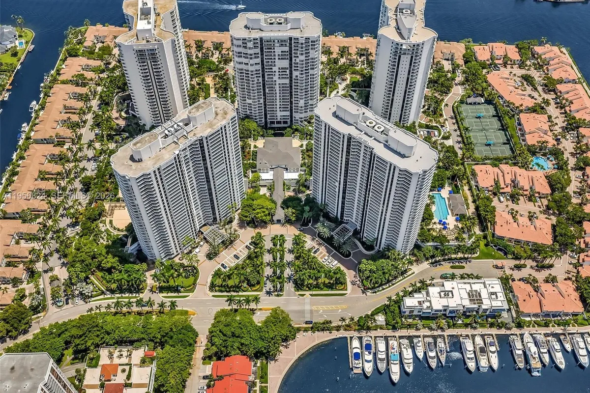 21200 Point Pl, Aventura FL 33180