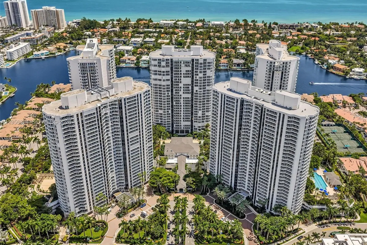 21200 Point Pl, Aventura FL 33180