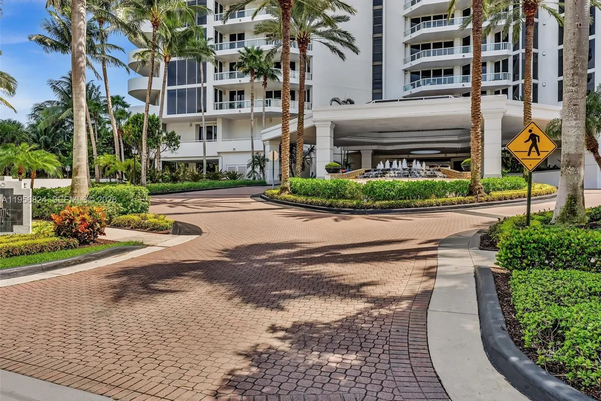 21200 Point Pl, Aventura FL 33180