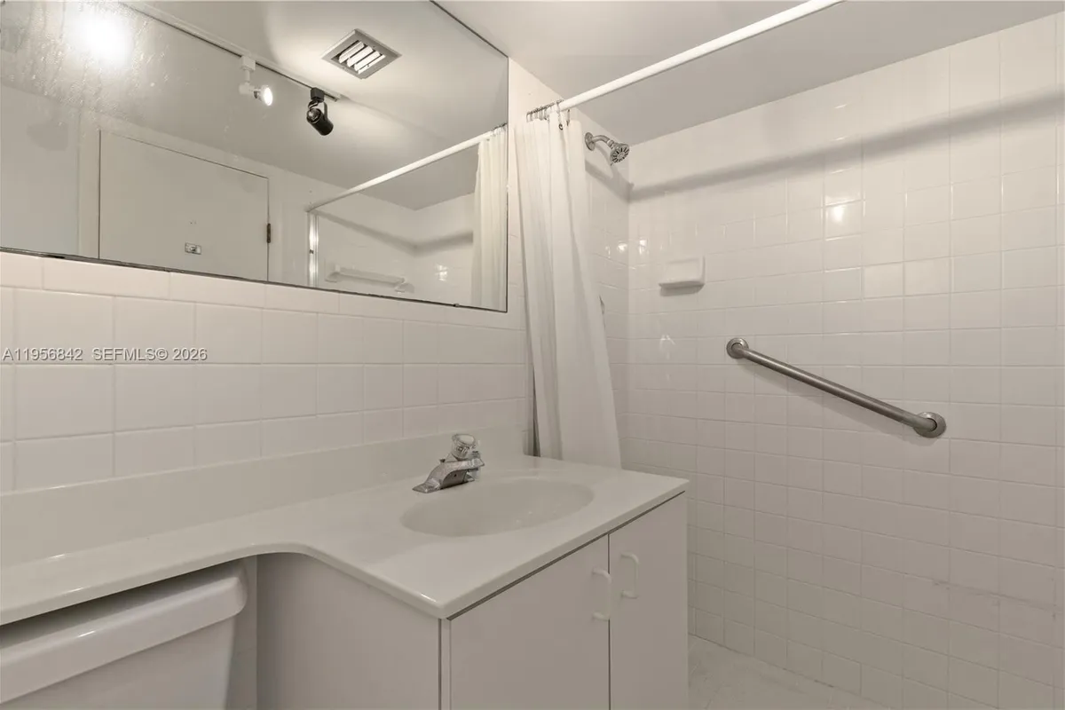 2000 Coco Plum Dr # 106, Marathon FL 33050