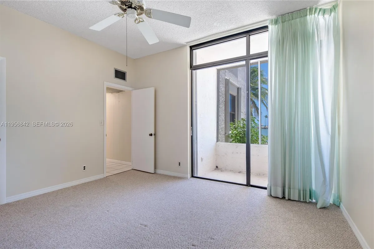 2000 Coco Plum Dr # 106, Marathon FL 33050