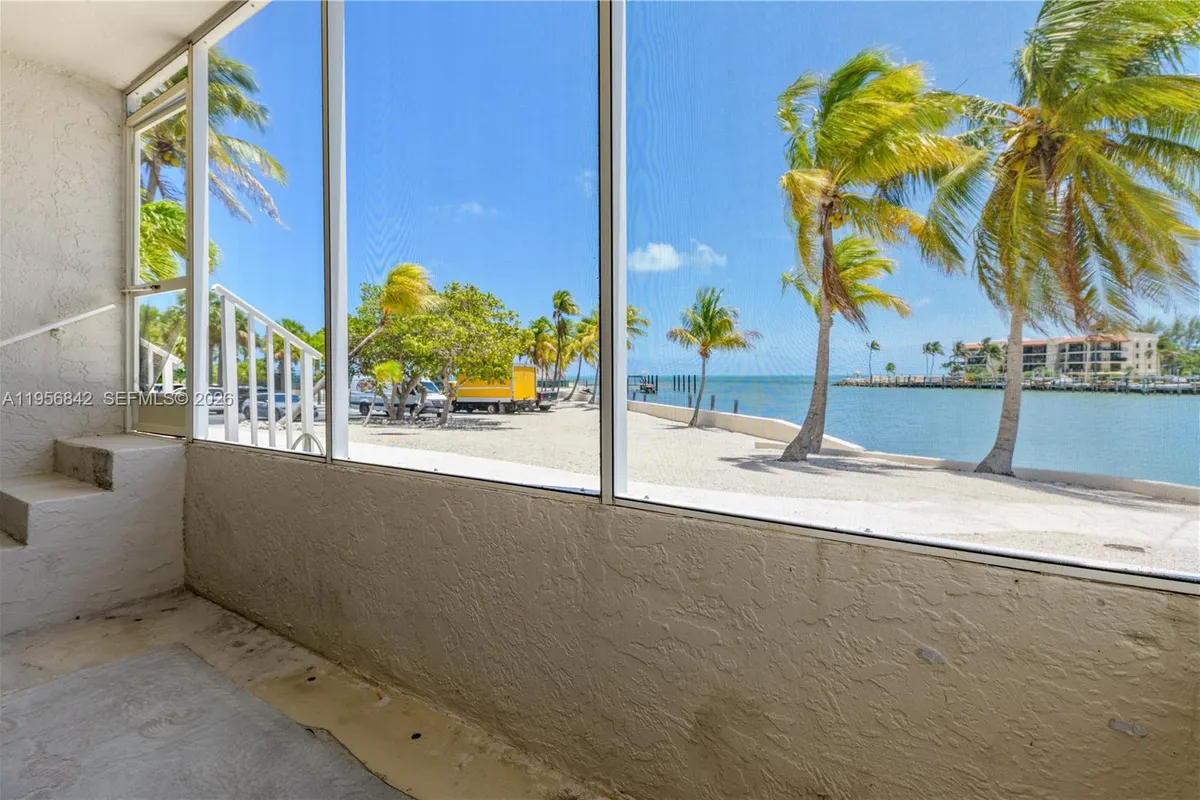 2000 Coco Plum Dr # 106, Marathon FL 33050