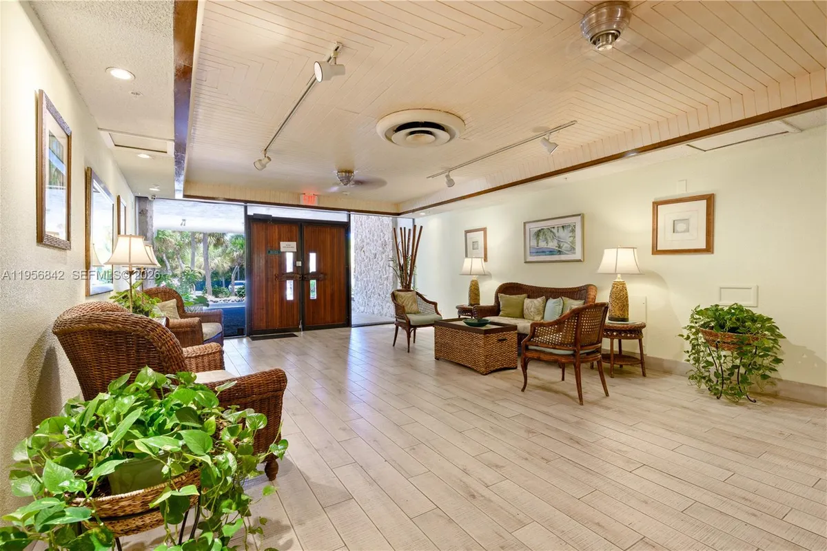 2000 Coco Plum Dr # 106, Marathon FL 33050