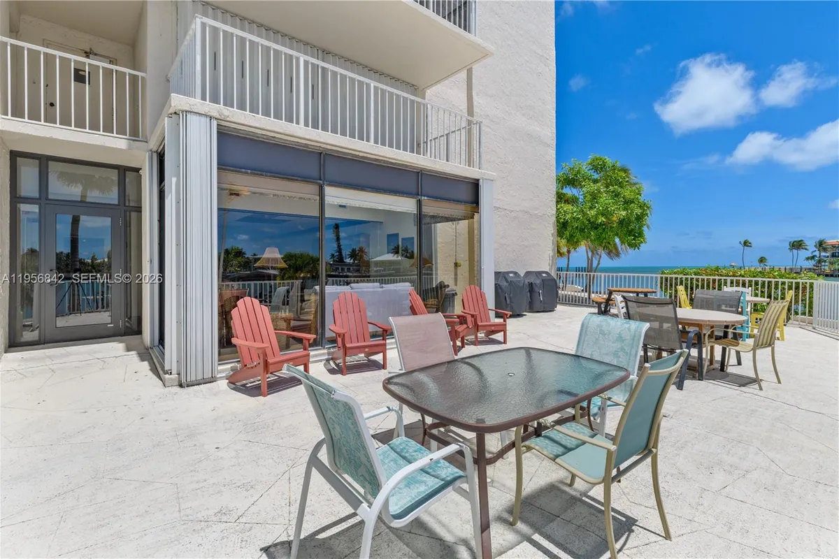 2000 Coco Plum Dr # 106, Marathon FL 33050