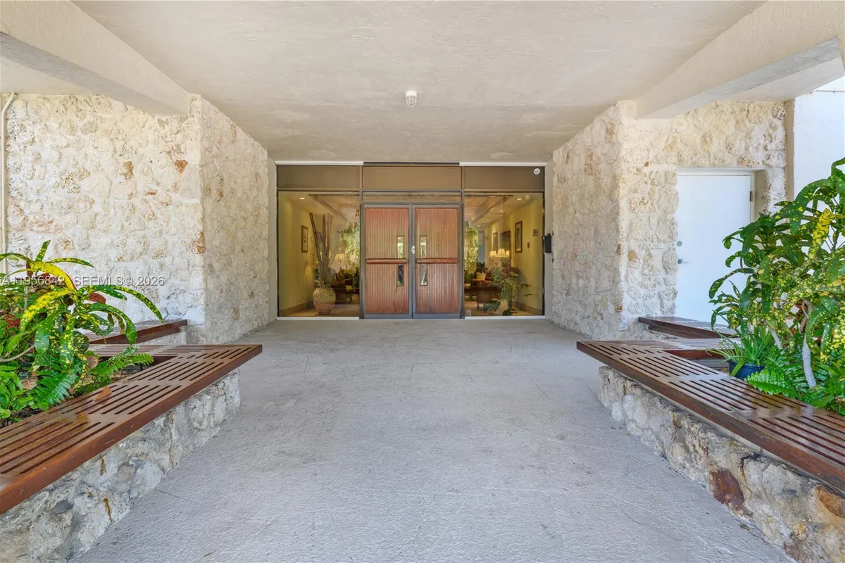 2000 Coco Plum Dr # 106, Marathon FL 33050