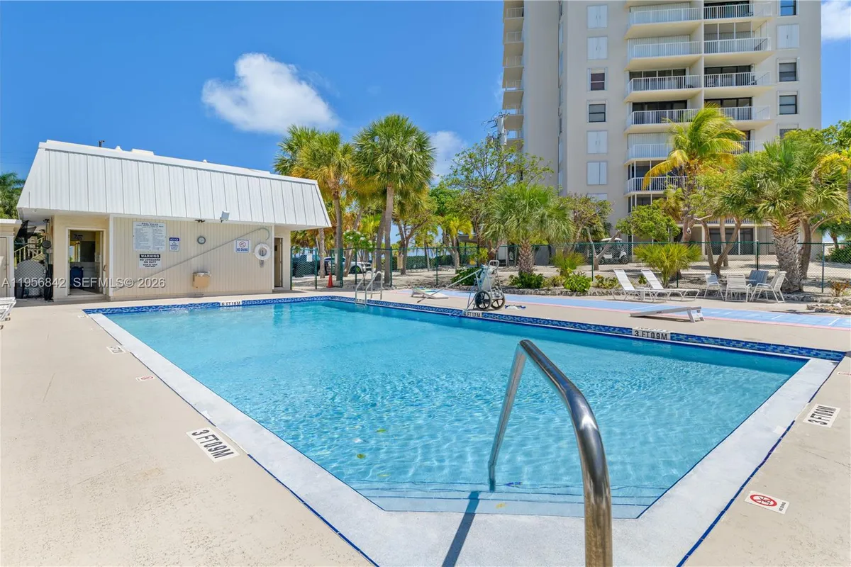 2000 Coco Plum Dr # 106, Marathon FL 33050