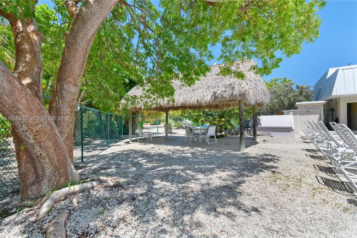 2000 Coco Plum Dr # 106, Marathon FL 33050