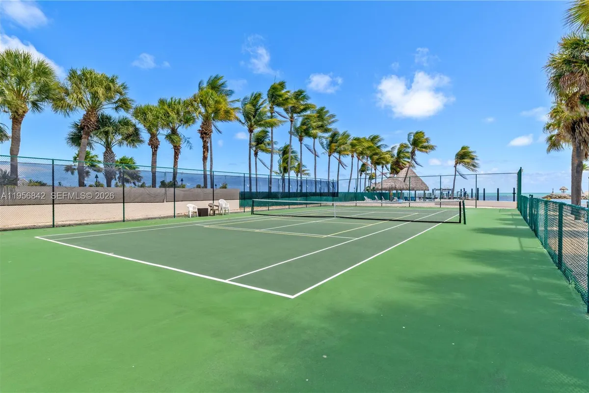 2000 Coco Plum Dr # 106, Marathon FL 33050