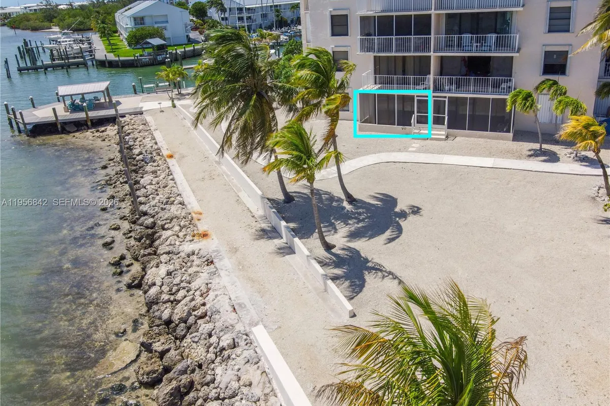 2000 Coco Plum Dr # 106, Marathon FL 33050