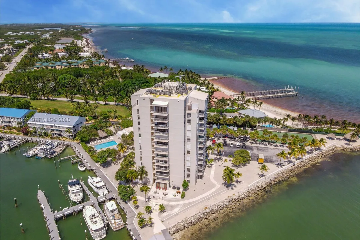 2000 Coco Plum Dr # 106, Marathon FL 33050