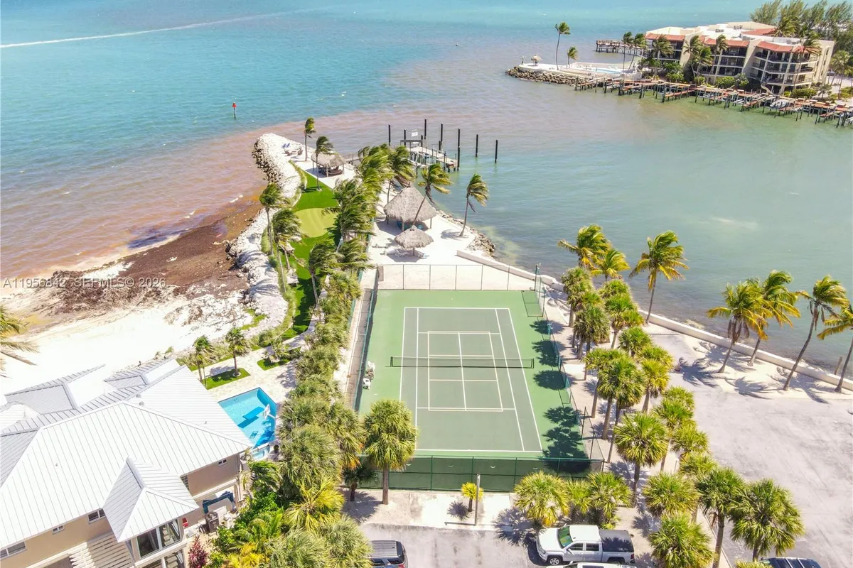 2000 Coco Plum Dr # 106, Marathon FL 33050