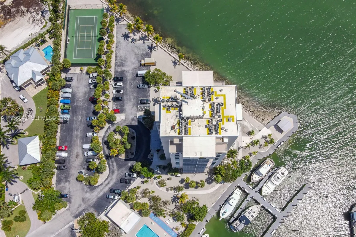 2000 Coco Plum Dr # 106, Marathon FL 33050