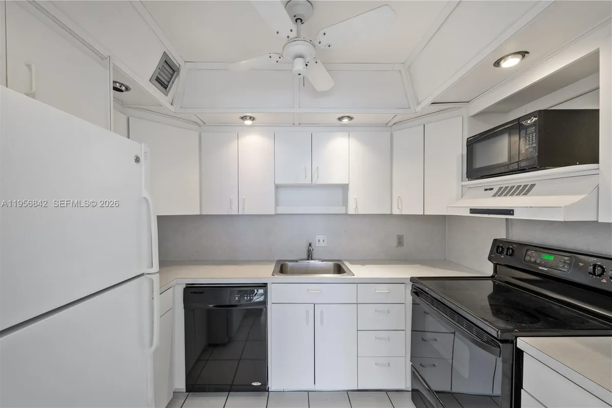 2000 Coco Plum Dr # 106, Marathon FL 33050