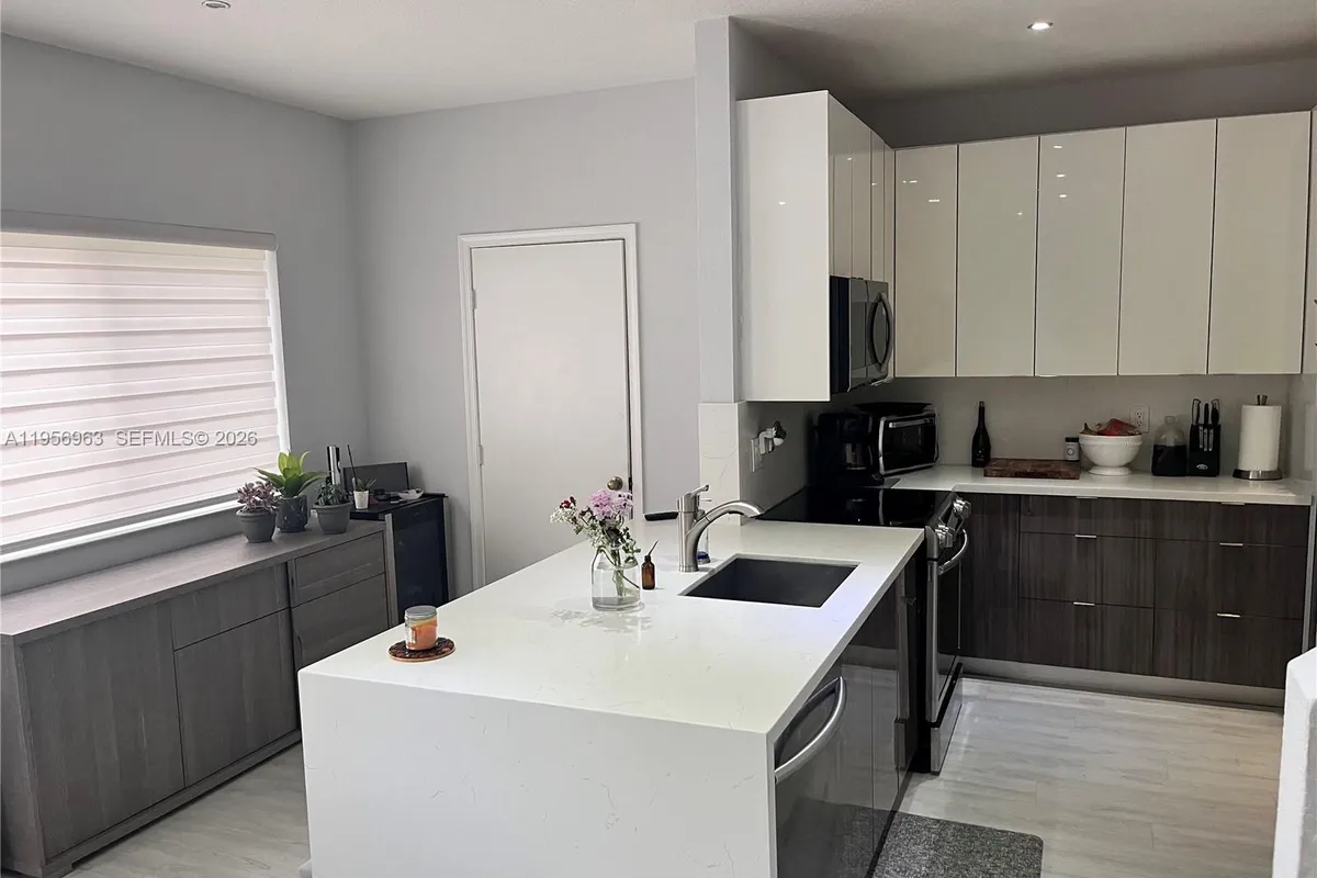 4746 Lago Vista Dr, Coconut Creek FL 33073