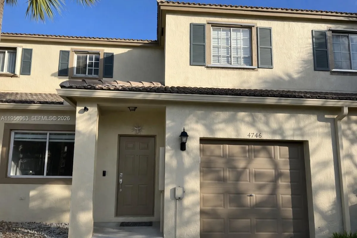 4746 Lago Vista Dr, Coconut Creek FL 33073