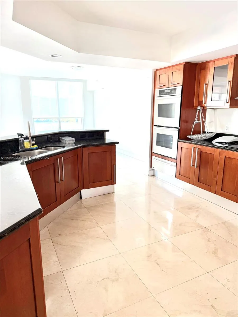 3301 NE 183rd St # 801, Aventura FL 33160