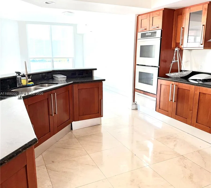 3301 NE 183rd St # 801, Aventura FL 33160