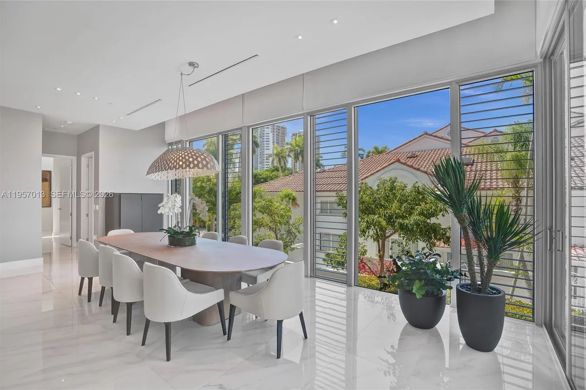 3750 Yacht Club Dr, Aventura FL 33180