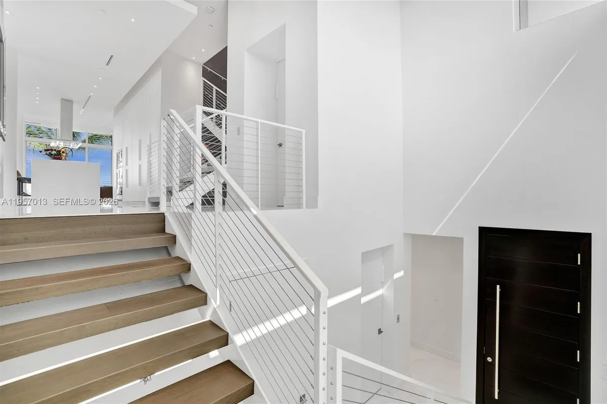 3750 Yacht Club Dr, Aventura FL 33180