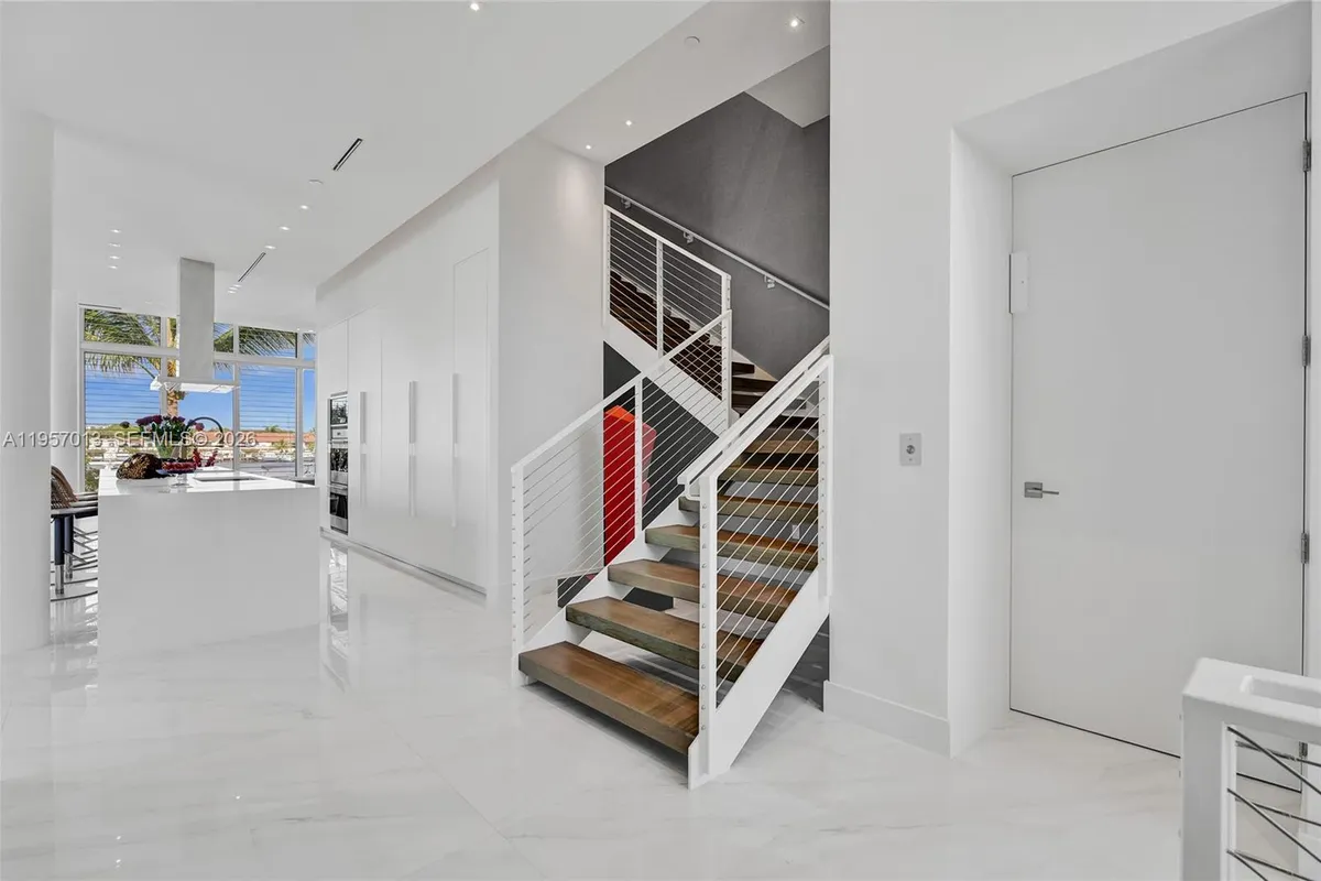 3750 Yacht Club Dr, Aventura FL 33180