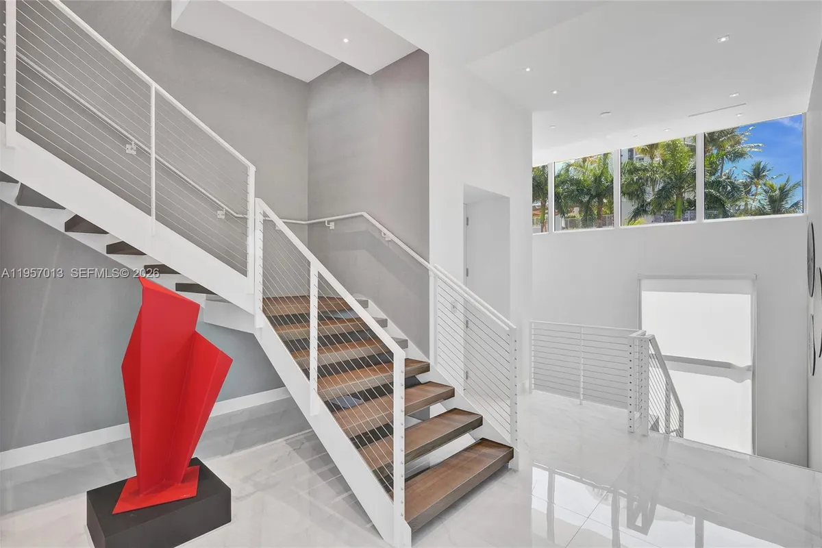 3750 Yacht Club Dr, Aventura FL 33180