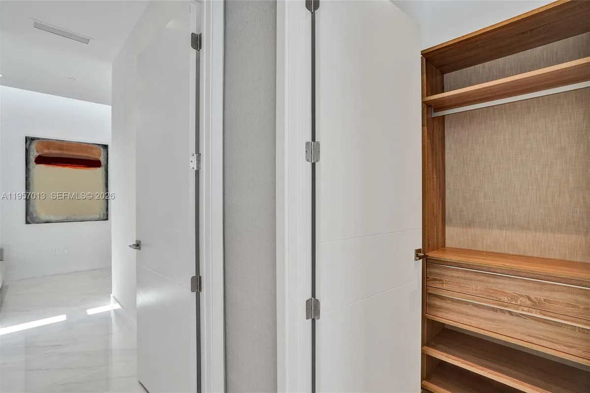 3750 Yacht Club Dr, Aventura FL 33180