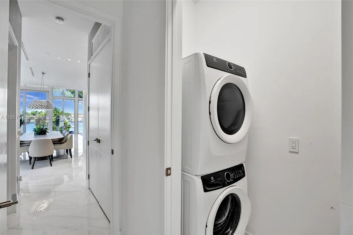 3750 Yacht Club Dr, Aventura FL 33180