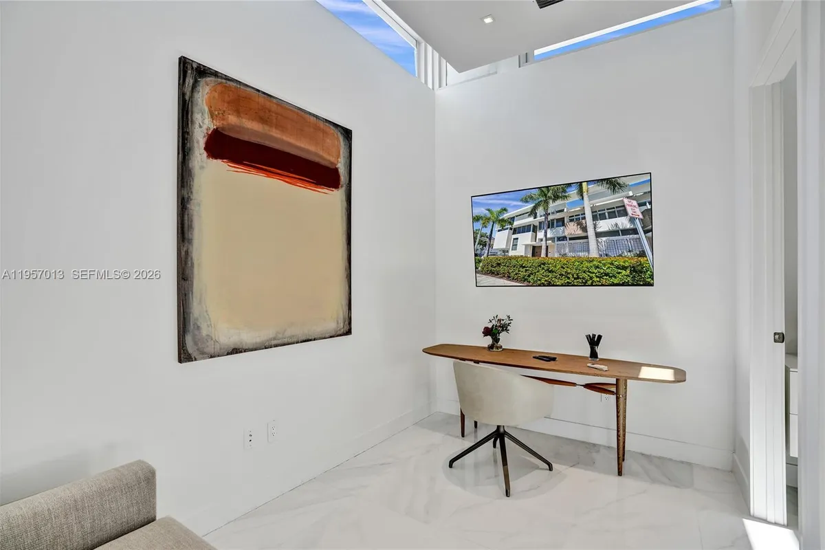 3750 Yacht Club Dr, Aventura FL 33180