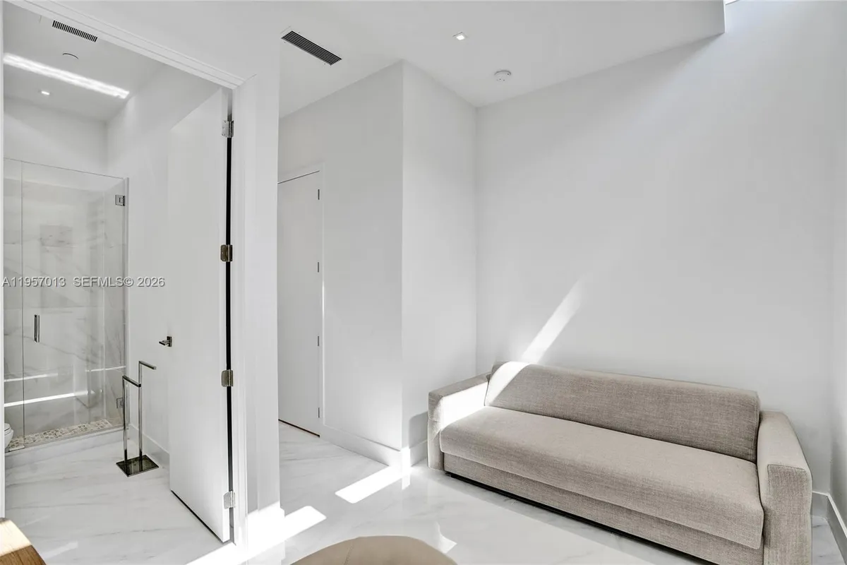 3750 Yacht Club Dr, Aventura FL 33180