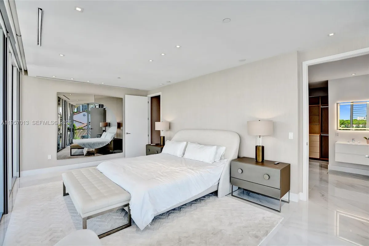 3750 Yacht Club Dr, Aventura FL 33180