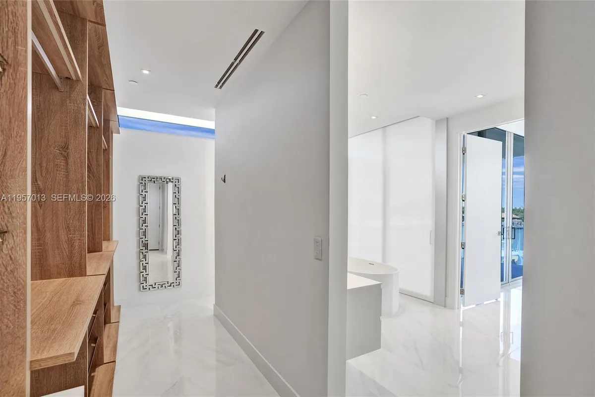 3750 Yacht Club Dr, Aventura FL 33180