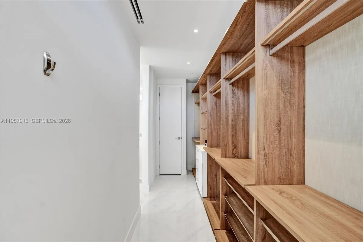 3750 Yacht Club Dr, Aventura FL 33180