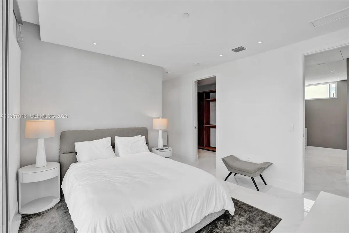 3750 Yacht Club Dr, Aventura FL 33180