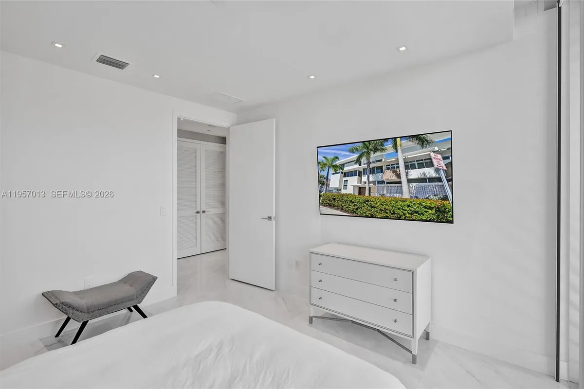 3750 Yacht Club Dr, Aventura FL 33180