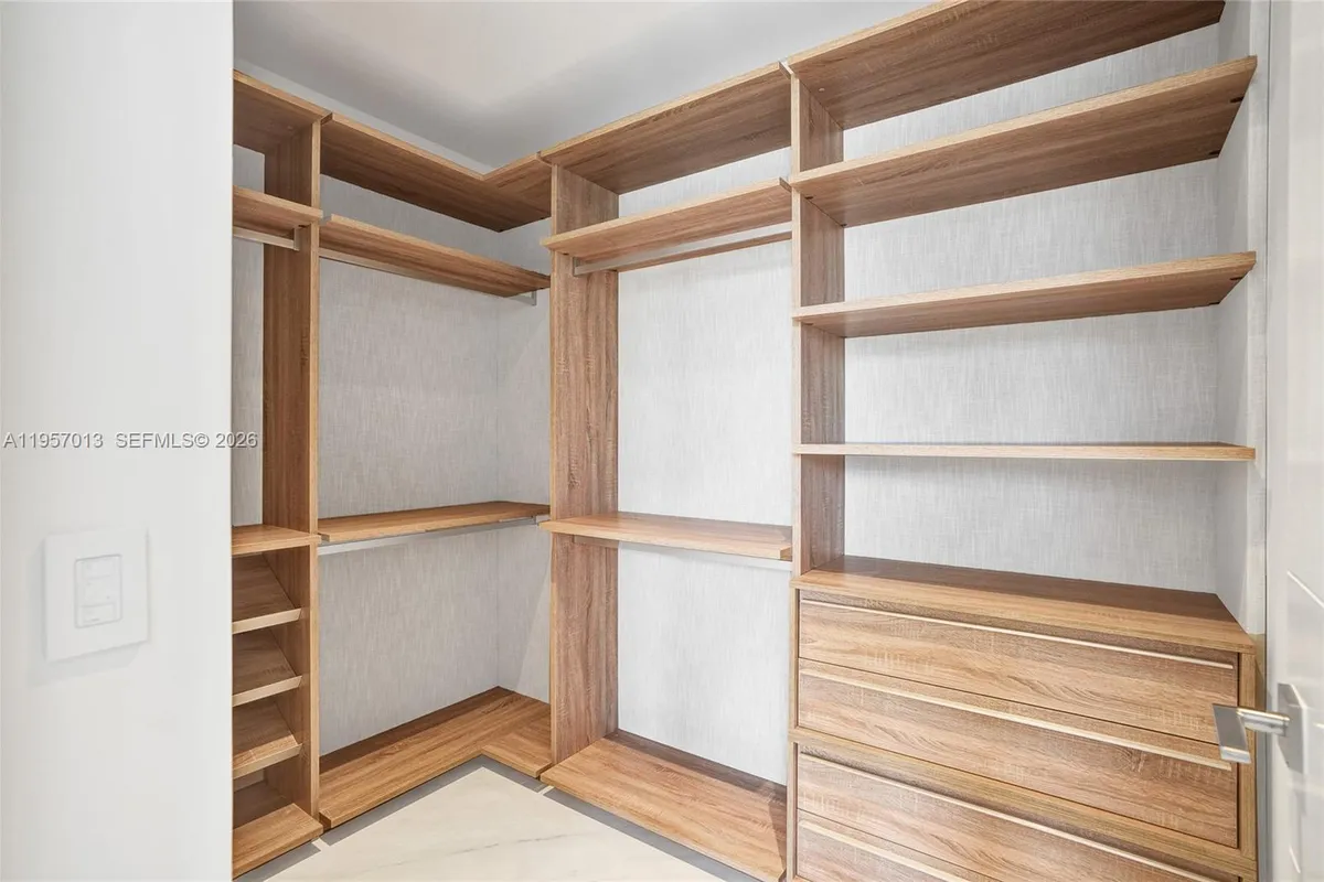 3750 Yacht Club Dr, Aventura FL 33180