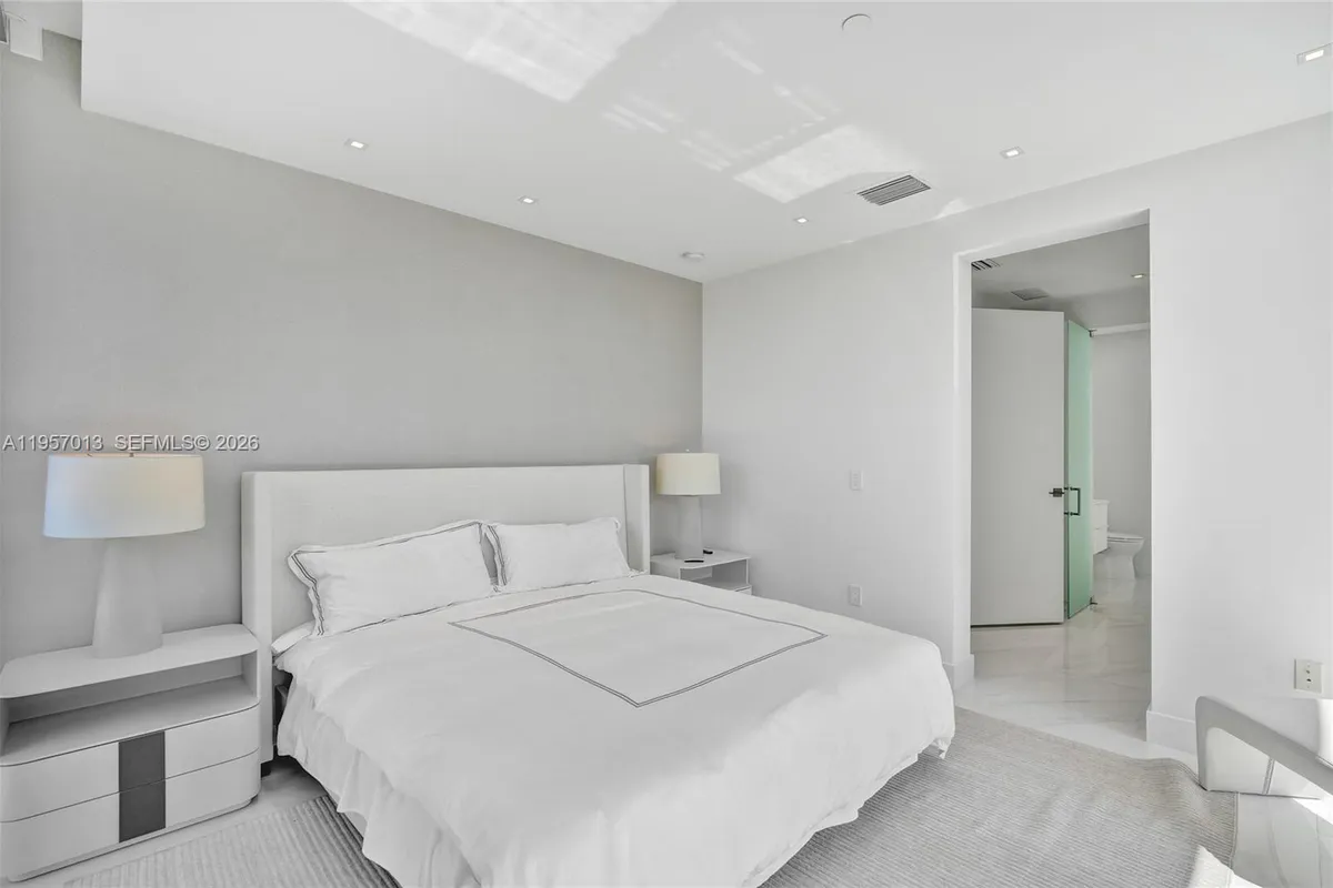 3750 Yacht Club Dr, Aventura FL 33180