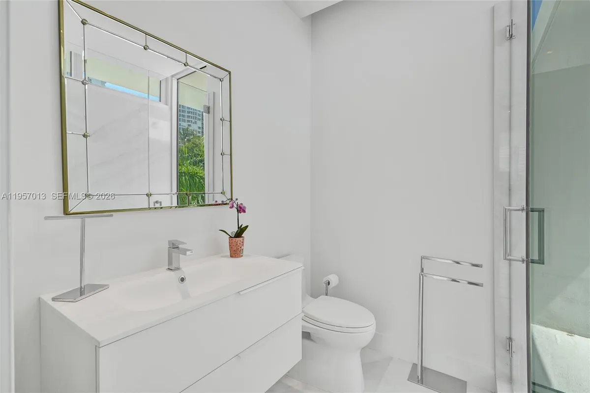 3750 Yacht Club Dr, Aventura FL 33180