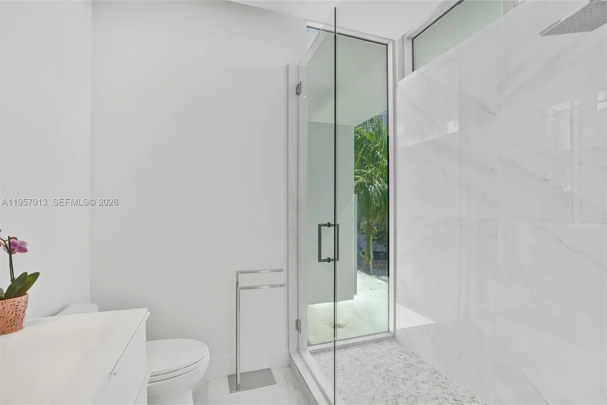 3750 Yacht Club Dr, Aventura FL 33180