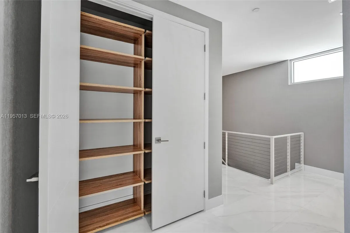 3750 Yacht Club Dr, Aventura FL 33180