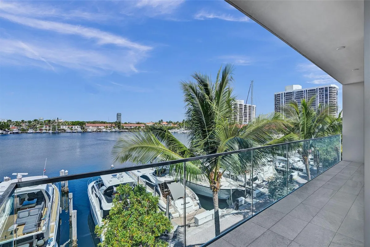 3750 Yacht Club Dr, Aventura FL 33180