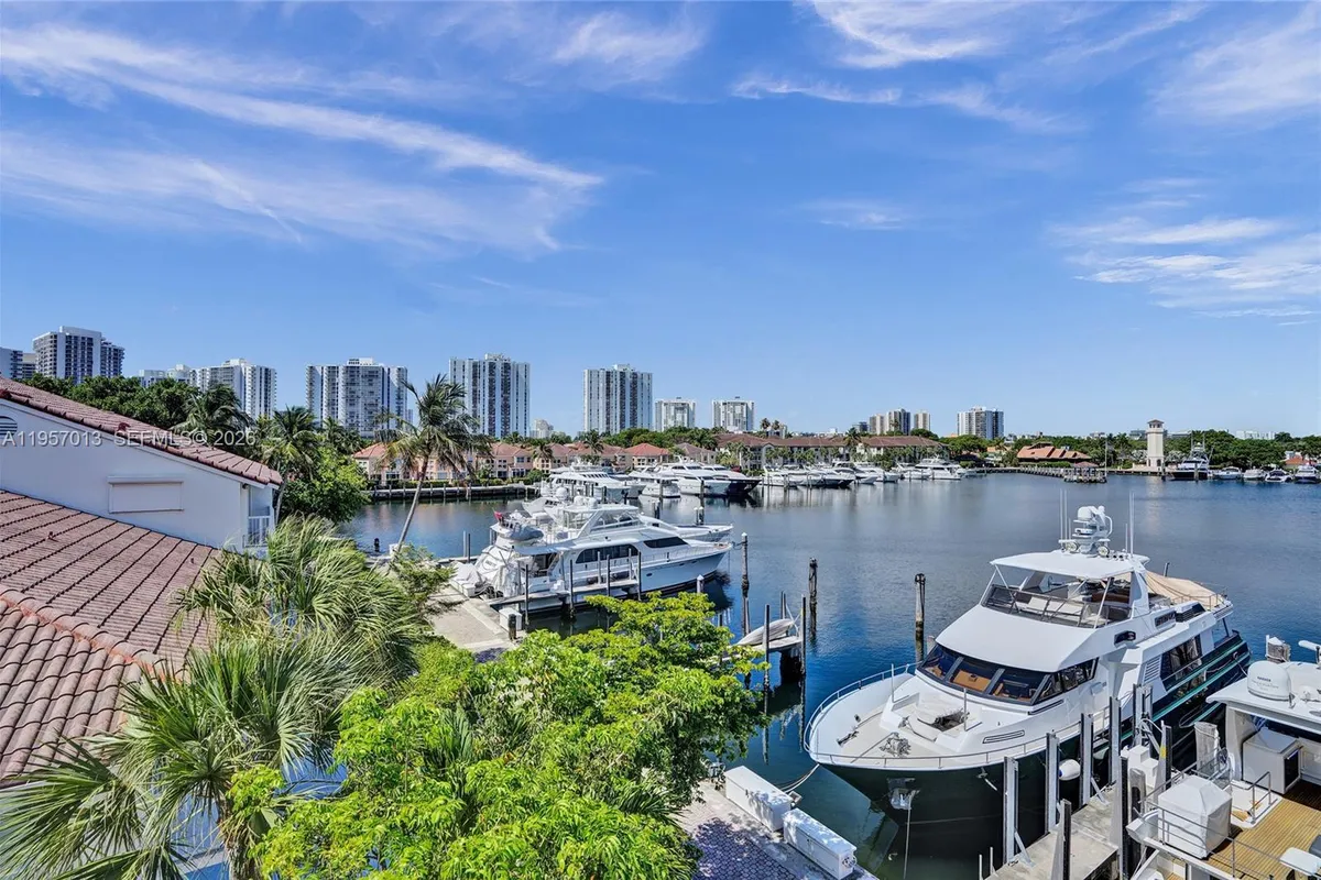 3750 Yacht Club Dr, Aventura FL 33180