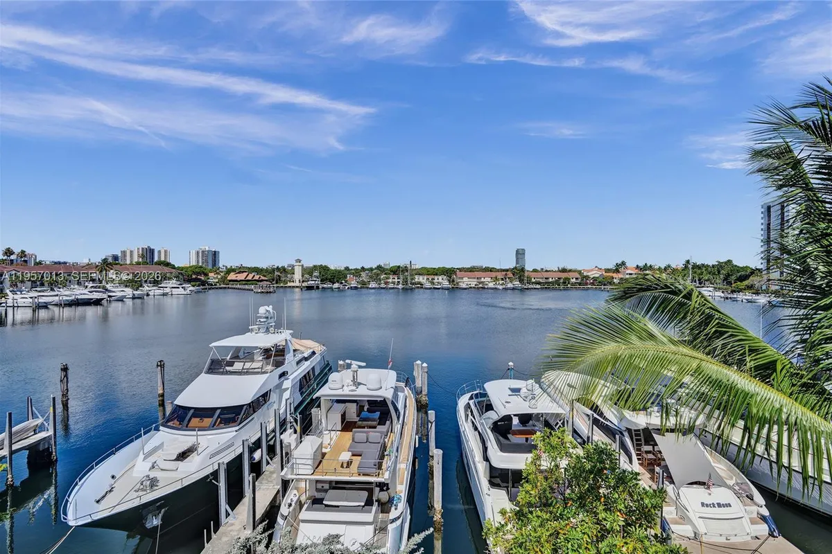 3750 Yacht Club Dr, Aventura FL 33180