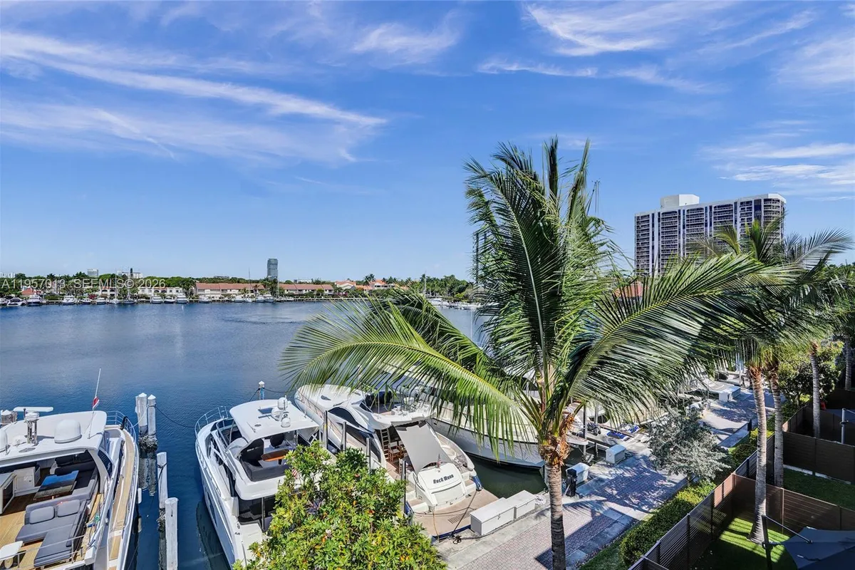 3750 Yacht Club Dr, Aventura FL 33180