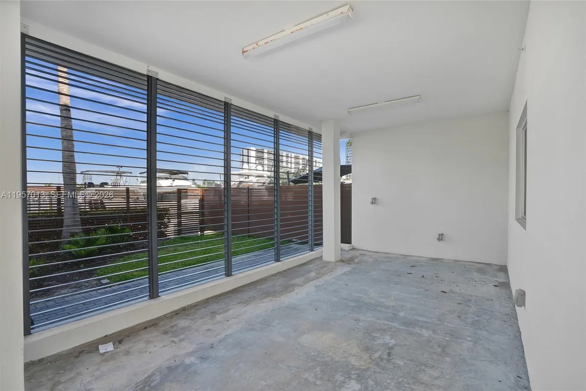 3750 Yacht Club Dr, Aventura FL 33180