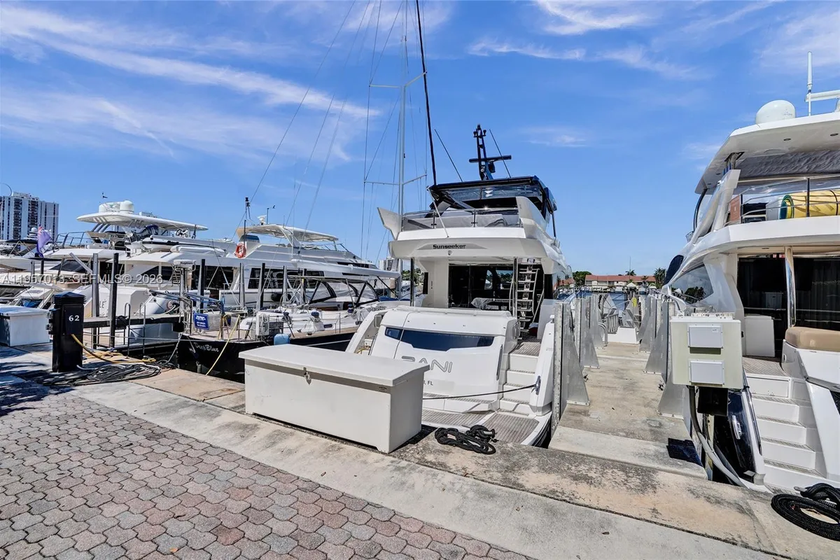 3750 Yacht Club Dr, Aventura FL 33180