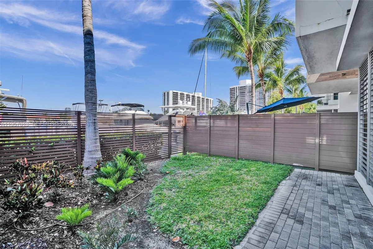 3750 Yacht Club Dr, Aventura FL 33180