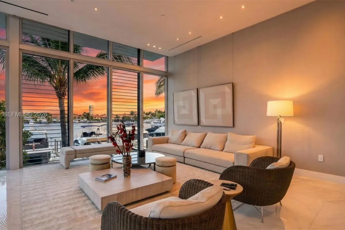 3750 Yacht Club Dr, Aventura FL 33180